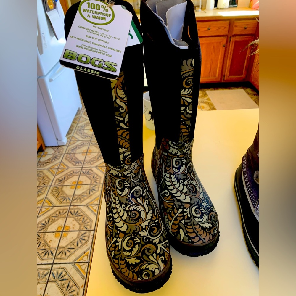 BOGS classic waterproof and warm knee length boots.